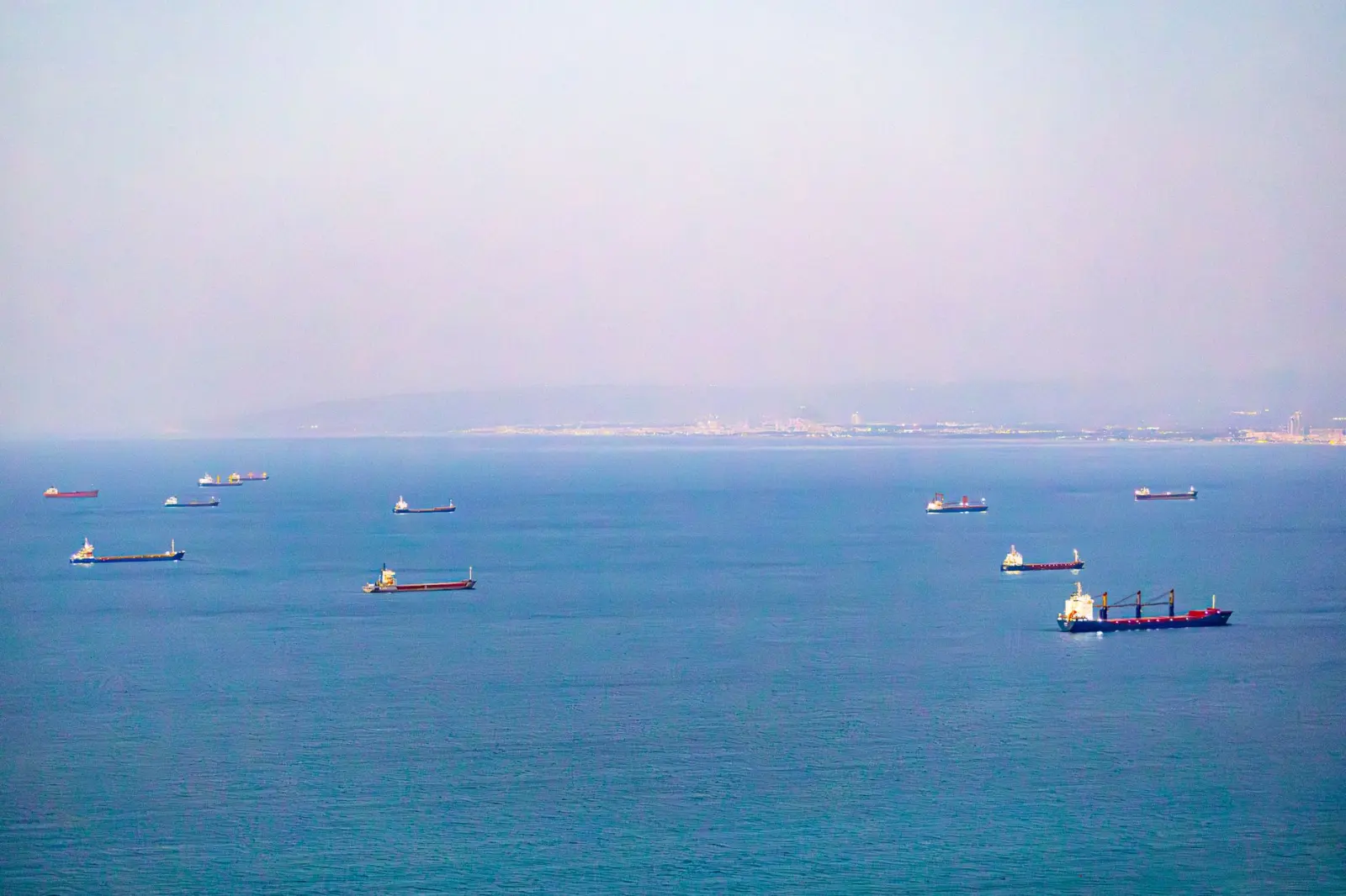 2025年深圳移民服务行业政策调整与合规办理要点封面图