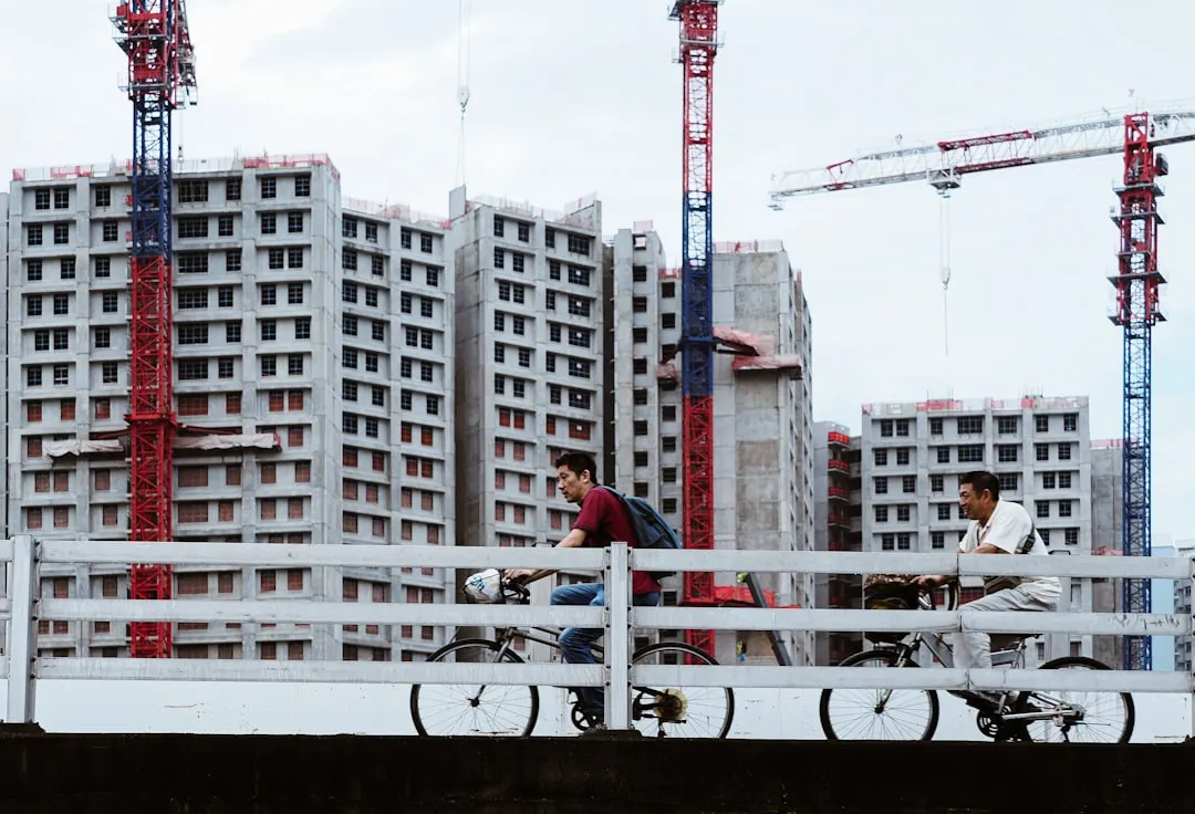 美国EB-1A与NIW签证对比：技术人才移民路径选择指南